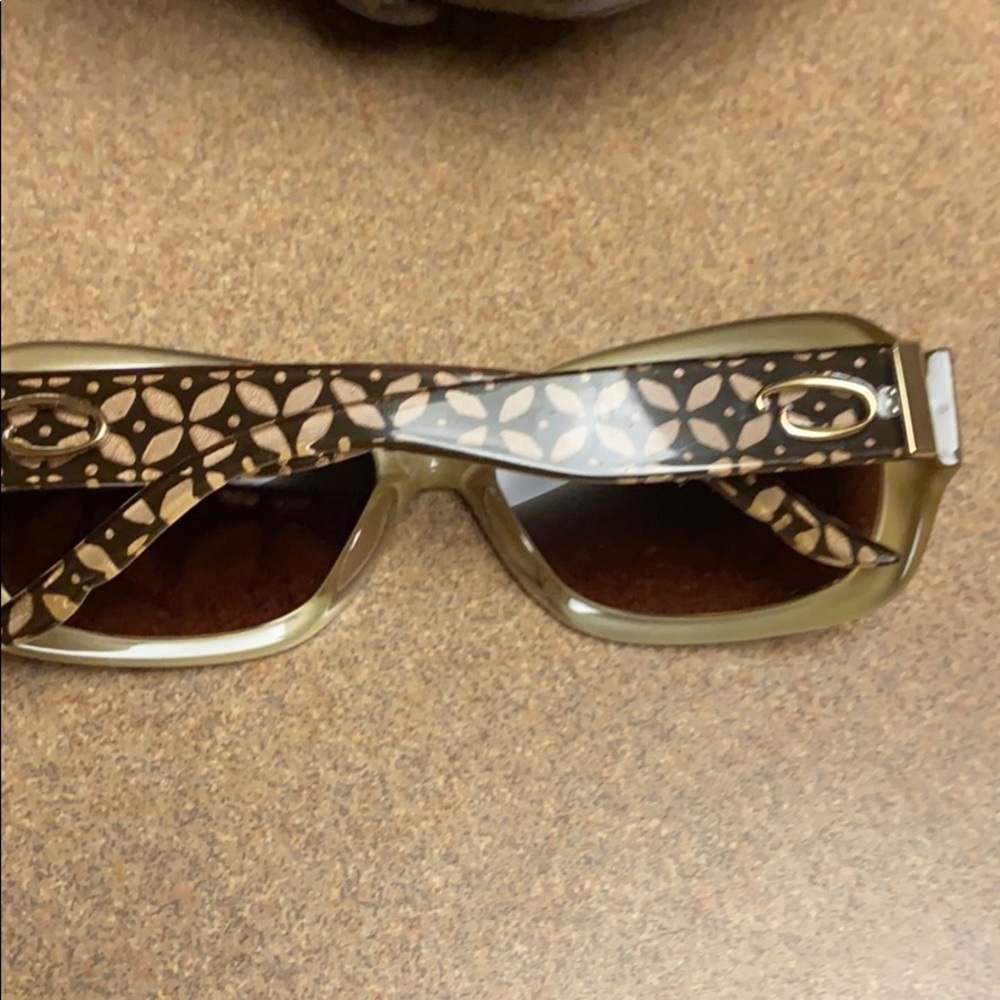 Oscar de la Renta Sunglasses - Picture 5 of 8